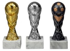 3 Fußball-Pokale mit Ihrem