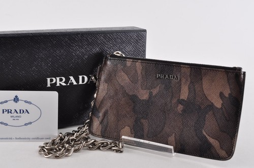 Prada wallet on - on, chain