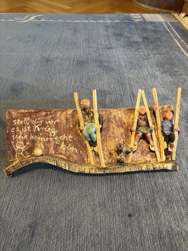 Tonkeramik relief gemarkt - ,