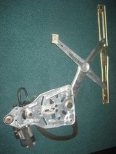 Mercedes W 124 E220 Coupe Fensterhebergestänge links 1247202946 + Motor mit Riß