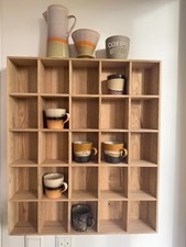 Setzkasten aus massiv Eiche mit 25 Fächern als Tassenregal
