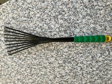 kleiner Hand-Fächerbesen/ Rasen-Grabrechen mit 9 Zinken, neu, ungenutzt