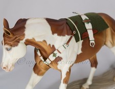 WesternVorderzeug Sattelpad dunkelgrün Breyer Resin Tack 1:9 Modellpferd Zubehör