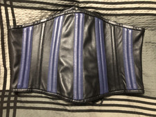 Crazy-Outfit Lederkorsett