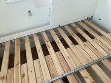 ausziehbare Bett (weiß) mit 2 Schubladen von Ikea in Neuem Zustand Für 2 per Max