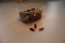 Märklin Stecker Konvolut, männlich, gelb/rot/grün