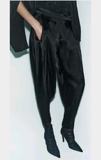 Schwarze Satinhose mit