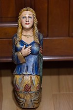 Holzfiguren handgeschnitzt