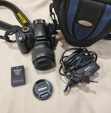 Nikon D60 DSLR Spiegelreflexkamera mit AF-S DX ED 18-55mm 3,5-5,6G II Objektiv