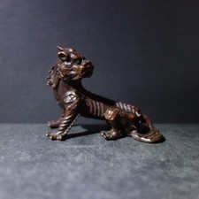 Ausdrucksstarke Bronzefigur eines Drachen