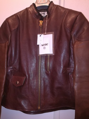 Jacke akne - jacke, studio