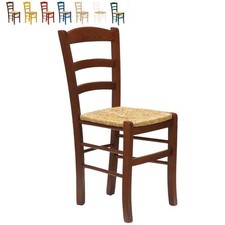 Bunte Holzstühle im