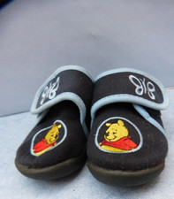 25255.  Hausschuhe blau  Winnie Pooh  Disney Gr. 22
