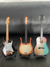 Miniatur Gitarre Replica aus Holz handgemacht mit Ständer Sammler Jimi Hendrix