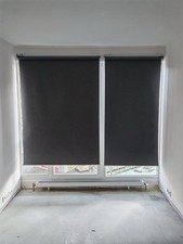 Akkubetriebende Smart-Home Rollos mit Fernbedienung 