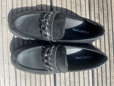 YOURTURN Black Chain Loafers