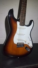 Squier fender strat - by,