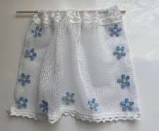 Gardine für das Puppenhaus