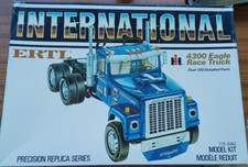 1:25 ERTL 8039 International 4300 Eagle Race Truck