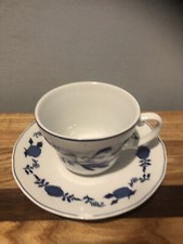 Wellco Design Krefeld - Zwiebelmuster Gedeck: Tasse + Untertasse mit Abplatzung