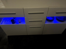 vitrine mit beleuchtung