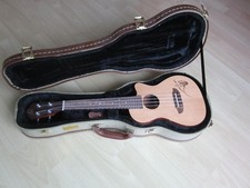 Ukulele Ortega RU5CE mit Tuner