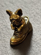 Hund im Stiefel aus Messing |