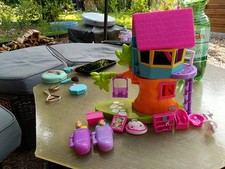 Magnetisches Baumhaus Polly Pocket 2002 mit Zubehör und 2 Figuren