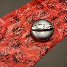 Alfa Romeo Chrom Tankdeckel mit Verschlussdeckel am Schloss