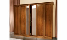 Klassischer Kleiderschrank Mit