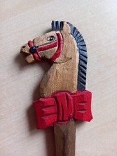 Blumenstecker Steckenpferd Holz handgeschnitzt