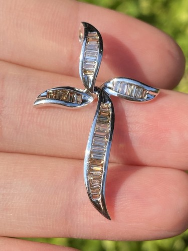 Schöner kreuz anhänger 18k - schöner, kreuz-anhänger