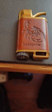 Ein schönes lederbeschichtetes Gasfeuerzeug im Pfeifenstil & ist brandneu & heißt Skorpion.