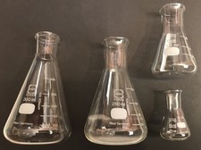 Laborzubehör 2 Chemie, Physik: Erlenmeyerkolben), Bechergläser, Messbecher