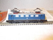 Arnold 2323 E 41 056 mit Simplex blau/schwarz E-Lok der DB, in 2322er-VP, sieht 