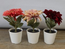 Drei kleine Kunstblumen Ikea