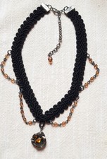 Trachtenband schwarz mit Rosen Anhänger und Schmucksteinchen, Kropfband schwarz