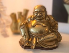 Lachender Buddha Sitzende