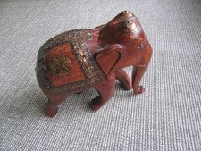 Großer Elefant aus Holz mit
