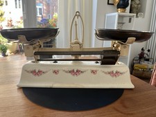 Rössler Waage mit Messingteller, altersbedingter Zustand, 51x27x 28 Cm 