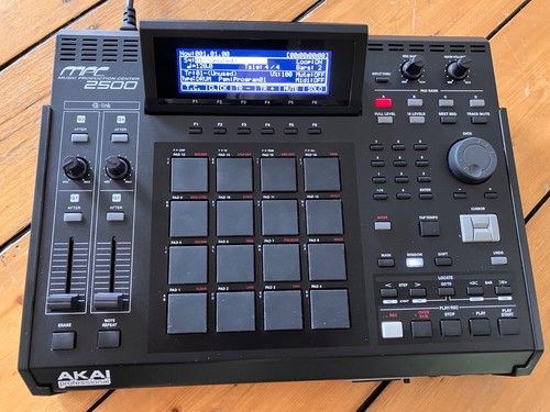Akai mpc 2500 - akai, /