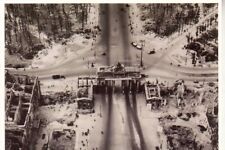 Postkarte :  BERLIN -  zerstörte Brandenburger Tor , Luftansicht 1945