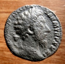 Rom Kaiserreich - AE AS Marcus Aurelius - Pax mit Waffenhaufen - Rom 176/177 AD.