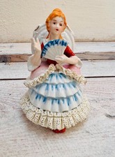 Porzellan Figur einer "Rokoko"-Dame, 10 cm hoch in fast perfektem Zustand. 