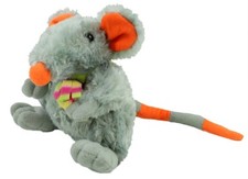 Kuschelweiche Ratte sitzend 18