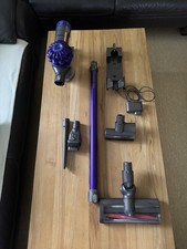 Dyson V6 animalpro Staubsauger mit Zubehör