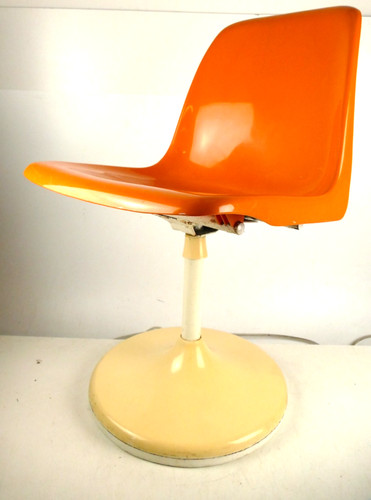Orange stuhl tulpe kunststoff - tulpe,