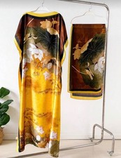 Kleid und Schal Kunstseide