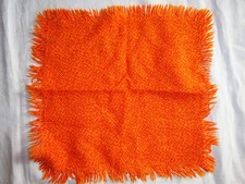 Altes Deckchen, Handarbeit, 27 x 28 cm, orange