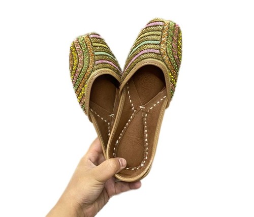 Aura punjabi hochzeits - aura, juttis